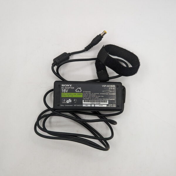 Блок питания Sony VGP-AC16V9, 16V, 4A, 6.5-4.4мм с иглой в центре