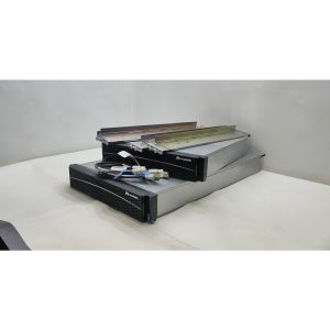 Комплект СХД и полка расширения: SPE33C0225, Huawei OceanStor 5500 V3, 2 X контроллер: STL2SPCAF, STL2C0NT11(3 X RAMM: M393B1G73QH0-YK0 - DDR3, 8 Гб, PC3L-12800R, ECC, REG, DIMM; 4 X тансивер: LTF8503-BC+ - SFP+, 8.5 Gb, 150m, 850nm), 2 X блок питания: HSP960-D1205A, 960W; DAE22525U2-1-AC, Huawei OceanStor, 2 X контроллер, 2 X блок питания: HSP600-D1205A, 600W + рельсы и комплект кабелей