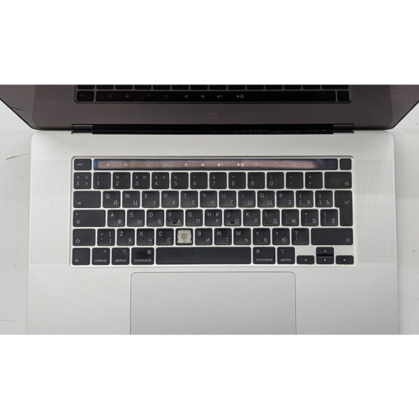 Ноутбук A2141, Apple, имеются следы эксплуатации, нет одной кнопки