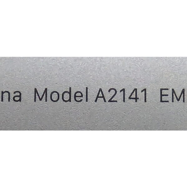 Ноутбук A2141, Apple, имеются следы эксплуатации, нет одной кнопки