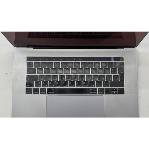 Ноутбук A1990, Apple, имеются следы эксплуатации, требует замены акб